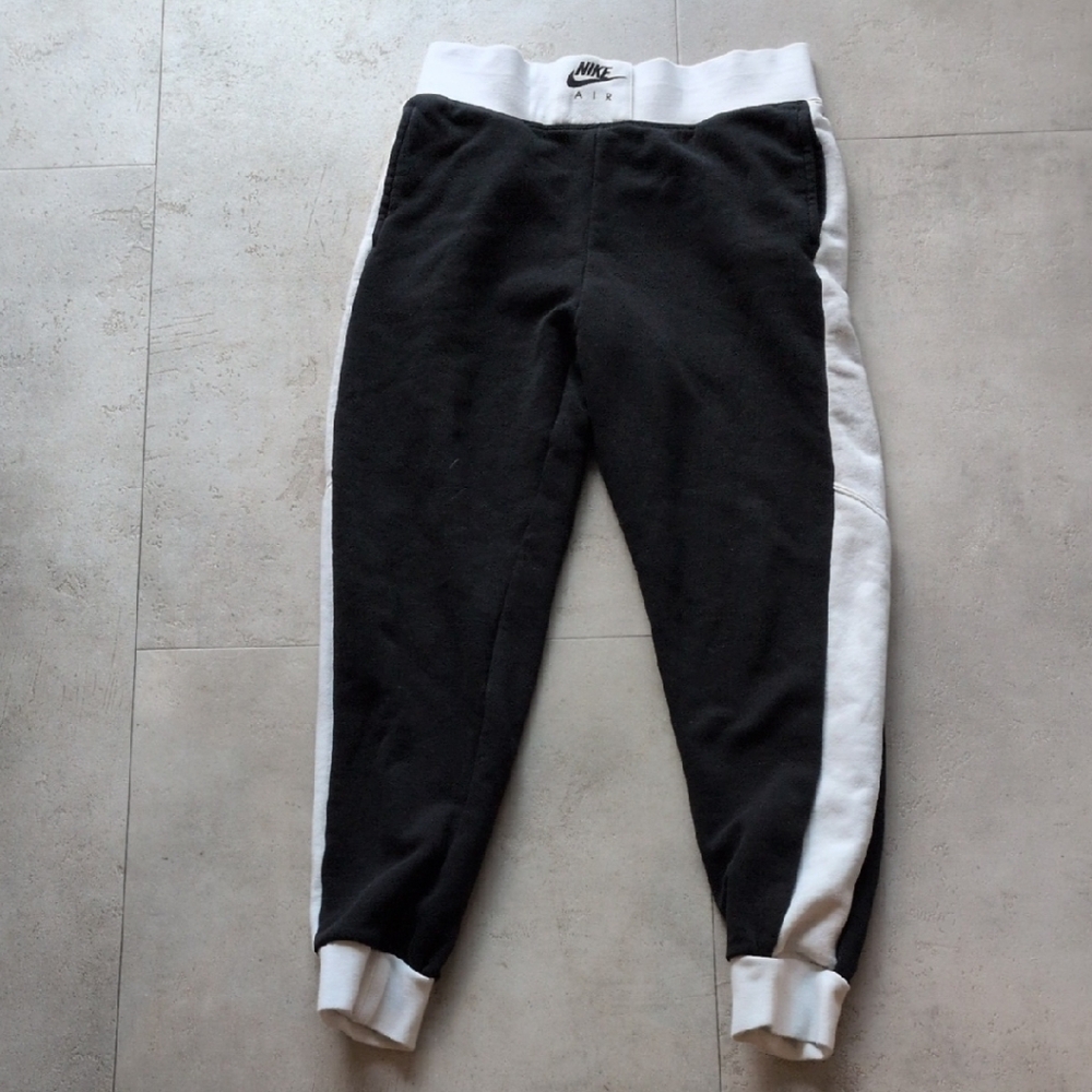 Nike Women's Black and White Sweatpants
